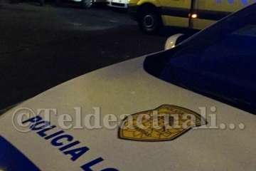 Unidades sanitarizadas y de la Policía Local en el lugar del suceso y estado en que quedó la zona (Foto TAy TRC).