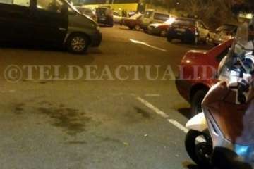 Unidades sanitarizadas y de la Policía Local en el lugar del suceso y estado en que quedó la zona (Foto TAy TRC).