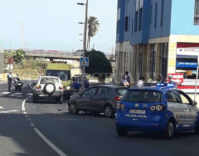 El accidente ocurrió en la intersección de la carretera de Melenara con la calle de Alfonso de Armas Ayala (Foto TA)