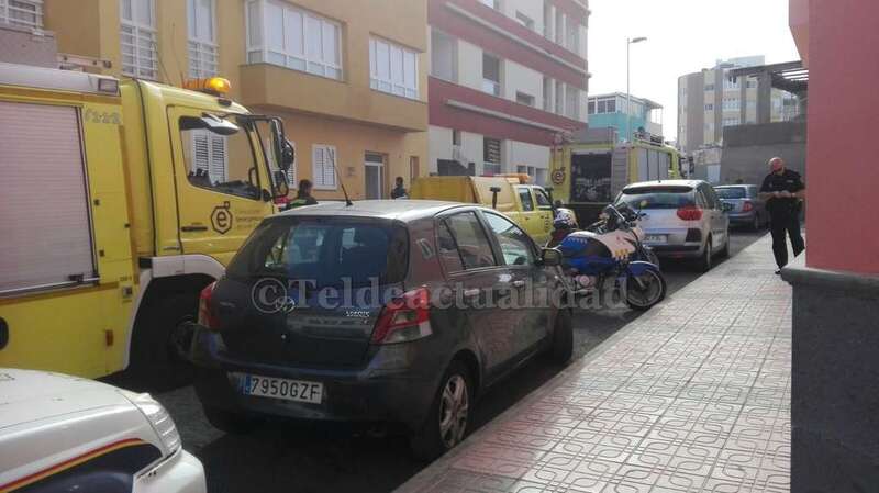 Bomberos, esta tarde en la calle de Campillo (Foto TA)