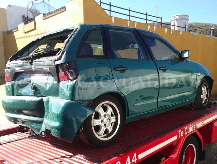 El accidente ha provocado retenciones en la vía (Foto TA)