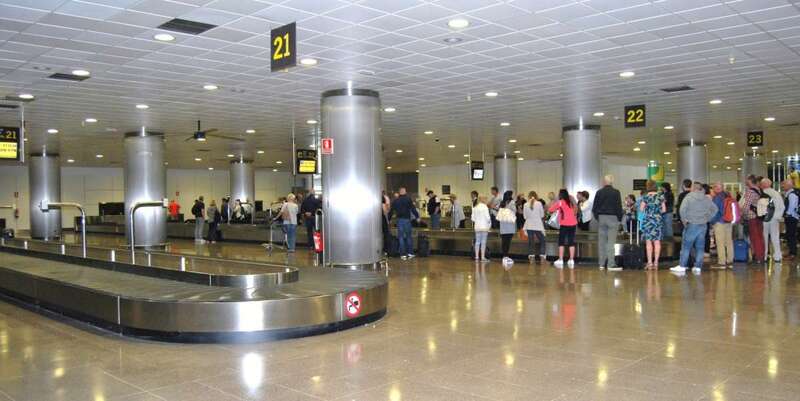 Interior de la terminal del Aeropuerto de Gran Canaria (Foto TA)