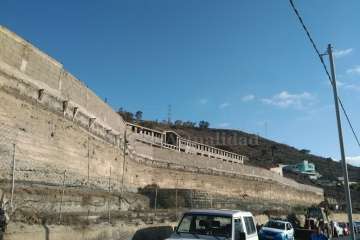 El desplome de un muro deja incomunicado a varias familias en La Higuera Canaria -Telde (Foto TA)