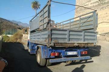El desplome de un muro deja incomunicado a varias familias en La Higuera Canaria -Telde (Foto TA)