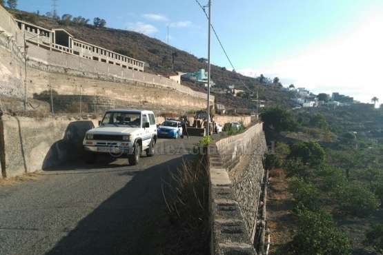 El desplome de un muro deja incomunicado a varias familias en La Higuera Canaria -Telde (Foto TA)