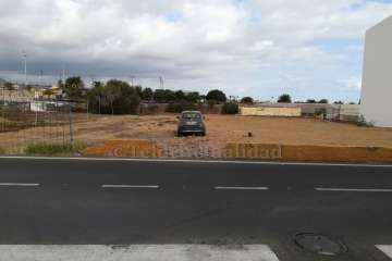 Un utilitario impacta contra un muro en Callejón del Castillo (Foto TA)