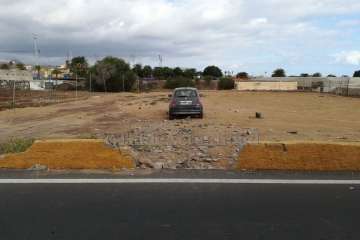 Un utilitario impacta contra un muro en Callejón del Castillo (Foto TA)