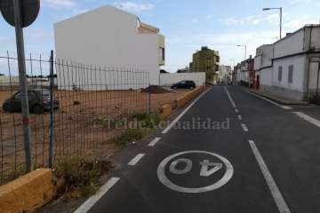 Un utilitario impacta contra un muro en Callejón del Castillo (Foto TA)
