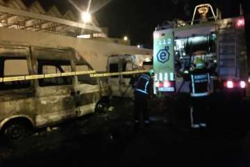 Arden ocho ambulancias del SUC que estaban estacionadas cerca de Narea (Foto TA)