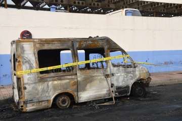 Arden ocho ambulancias del SUC que estaban estacionadas cerca de Narea (Foto TA)