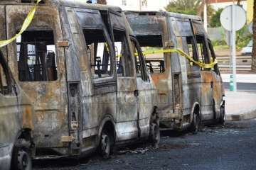 Arden ocho ambulancias del SUC que estaban estacionadas cerca de Narea (Foto TA)