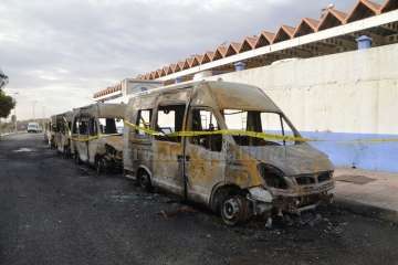 Arden ocho ambulancias del SUC que estaban estacionadas cerca de Narea (Foto TA)