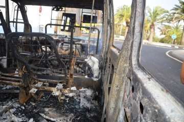 Arden ocho ambulancias del SUC que estaban estacionadas cerca de Narea (Foto TA)