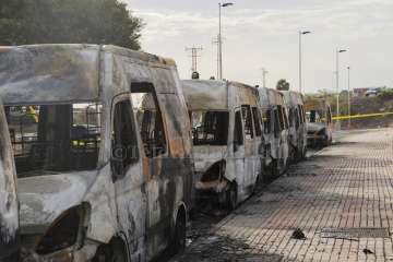 Arden ocho ambulancias del SUC que estaban estacionadas cerca de Narea (Foto TA)