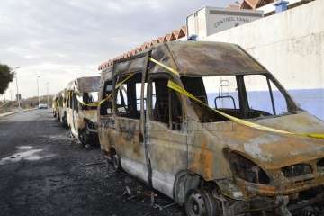 Arden ocho ambulancias del SUC que estaban estacionadas cerca de Narea (Foto TA)