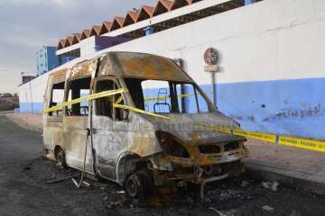 Arden ocho ambulancias del SUC que estaban estacionadas cerca de Narea (Foto TA)