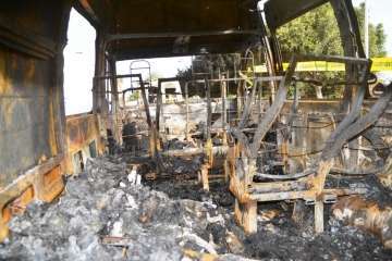 Arden ocho ambulancias del SUC que estaban estacionadas cerca de Narea (Foto TA)