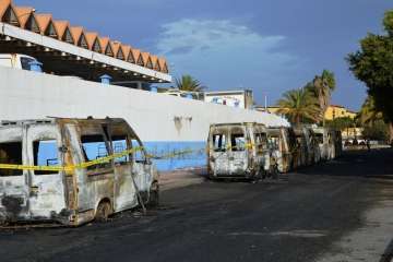 Arden ocho ambulancias del SUC que estaban estacionadas cerca de Narea (Foto TA)