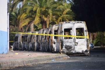 Arden ocho ambulancias del SUC que estaban estacionadas cerca de Narea (Foto TA)