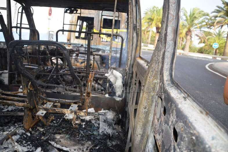 Estado en que quedó una de las ambulancias (Foto TA)