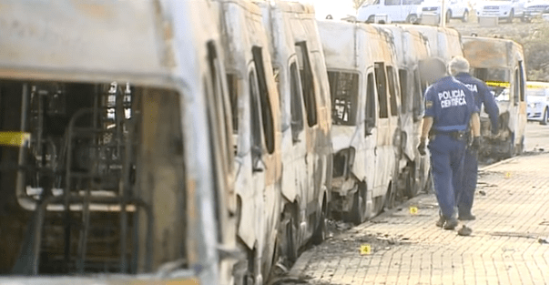 Agentes de la unidad Científica de la Policía Nacional inspeccionaron esta mañana la escena del suceso (Foto TA)