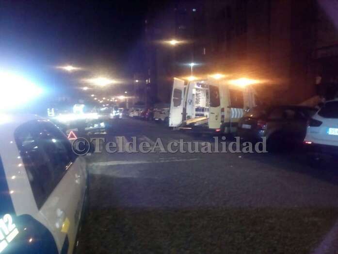 La ambulancia del SUC en el lugar del accidente (Foto TA)
