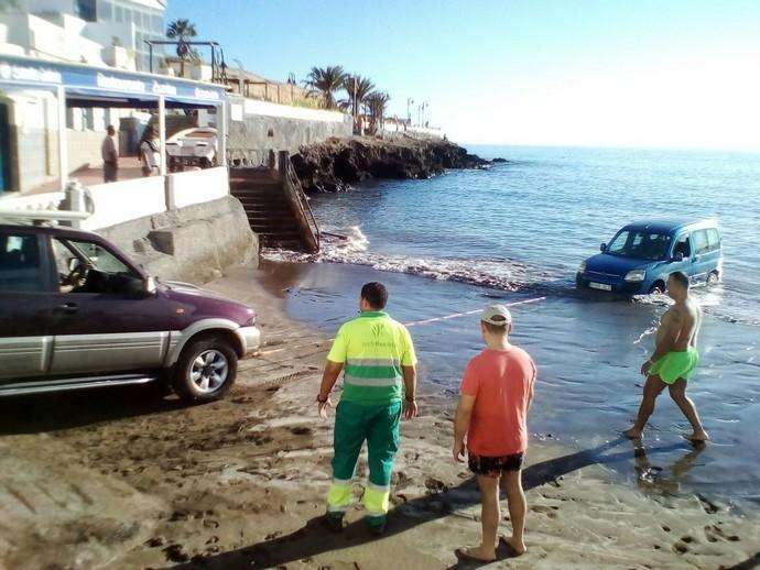 El coche tuvo que ser remolcado (Foto TA)