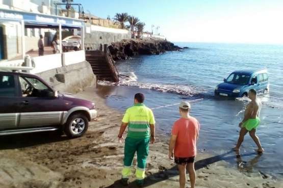 Chapuzón de cuatro ruedas en Ojos de Garza-Telde (Foto TA)