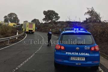 Un vehículo se sale de la vía en la carretera de Los Picos, a la altura de Llanos de Madrid (Foto TA)