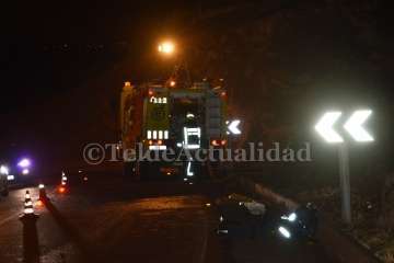 Incendio de una nave industrial en Lomo La Francia (Foto TA)
