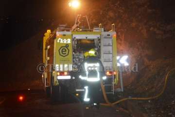 Incendio de una nave industrial en Lomo La Francia (Foto TA)