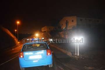 Incendio de una nave industrial en Lomo La Francia (Foto TA)