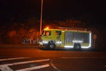 Incendio de una nave industrial en Lomo La Francia (Foto TA)