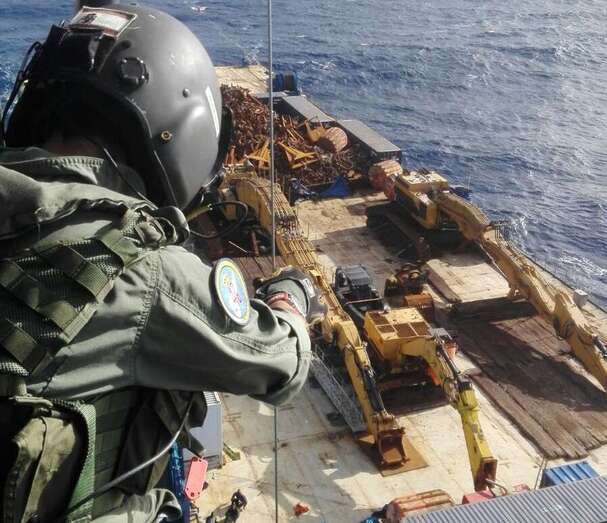 Imagen del rescate desde el helicóptero del SAR (Foto TA)