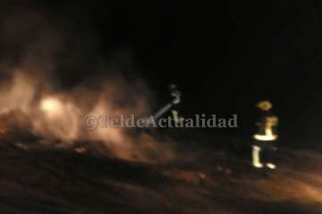 Incendio, con dos posibles focos, en la zona montañosa de Calasio (Foto TA)