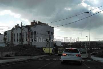  Movilizados los bomberos ante una emergencia en un edificio de Los Llanos (Foto TA)