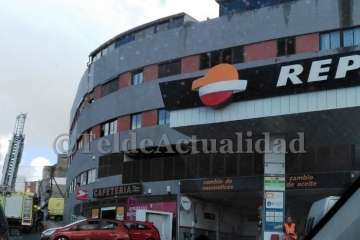 Movilizados los bomberos ante una emergencia en un edificio de Los Llanos (Foto TA)