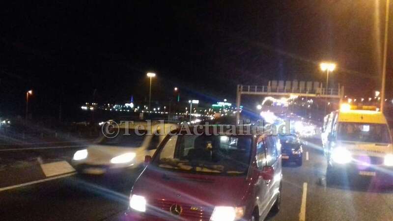 El accidente ocurrió hace unos minutos en dirección hacia la capital grancanaria (Foto TA)