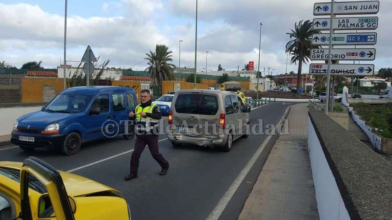 Los dos vehículos implicados en el accidente ocurrido hace unos minutos (Foto TA)