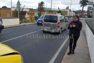 Colisión por alcance en la entrada a Telde por la carretera de Jinámar (Foto TA)
