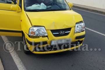Colisión por alcance en la entrada a Telde por la carretera de Jinámar (Foto TA)