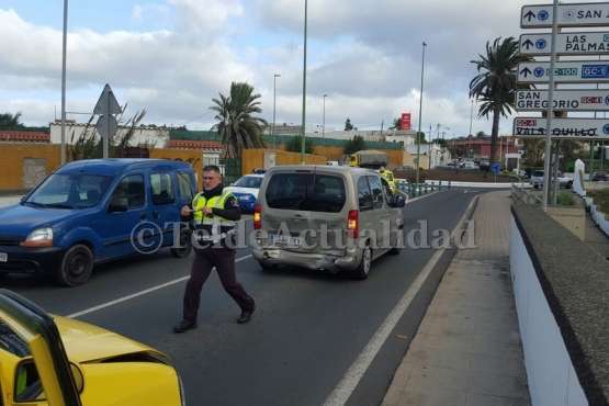 Colisión por alcance en la entrada a Telde por la carretera de Jinámar (Foto TA)