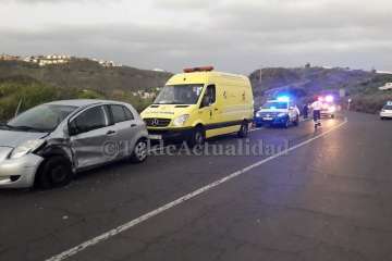 Choque de dos vehículos en la carretera de Los Picos (Foto TA)