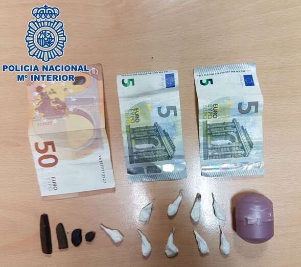 Dinero y droga incautada al joven teldense (Foto TA)
