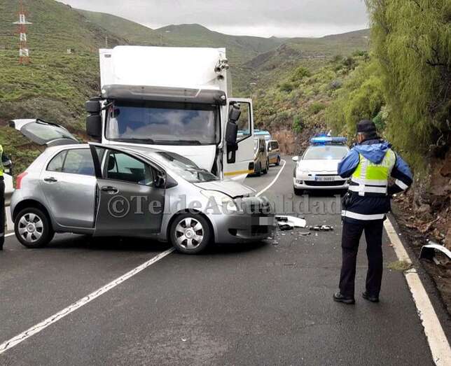 El accidente ocurrió hace unos minutos en la antigua carretera del Sur (Foto TA)