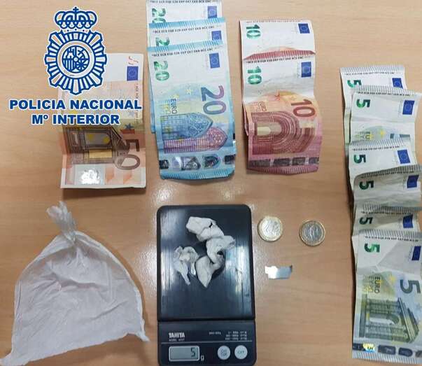 Le fueron incautadas dosis de crack y dinero en efectivo (Foto TA)