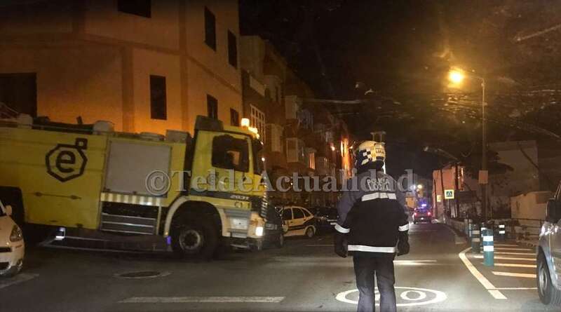 Bomberos y efectivos policiales en la zona (Foto TA)