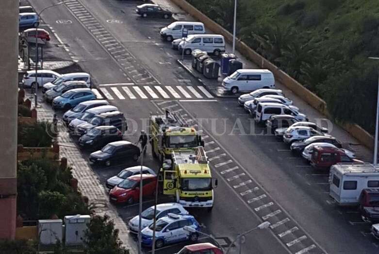 Los bomberos y Policía Local, en la zona (Foto TA)