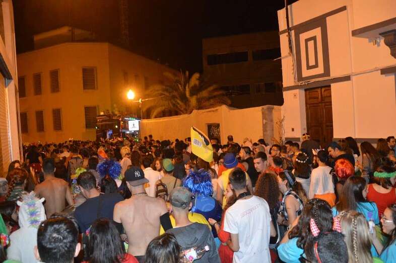 El coso carnavalero, cerca del lugar donde tuvo lugar la pelea callejera (Foto TA)