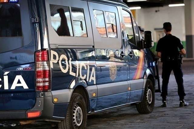 Furgón policial (Foto TA)